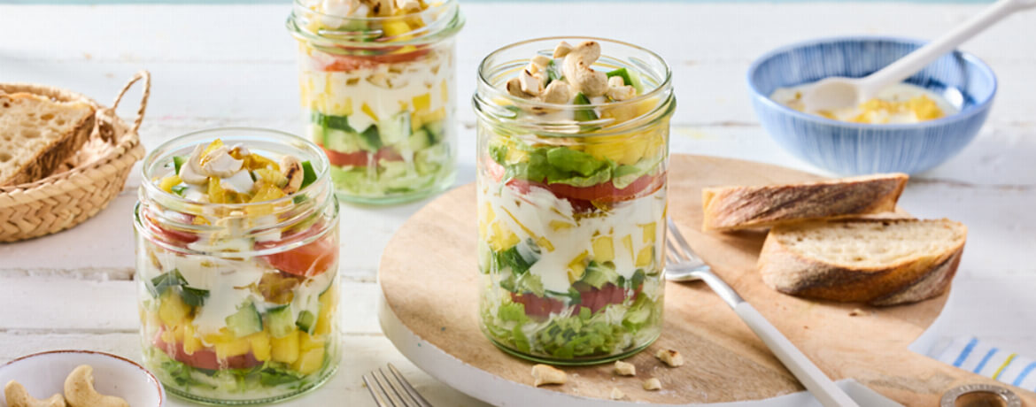 Schichtsalat mit Zwiebel-Curry-Dressing - Rezept | LIDL Kochen