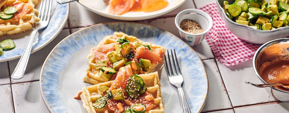 Reiswaffeln mit Lachs und Avocado-Gurken-Salat für 4 Personen von lidl-kochen.de