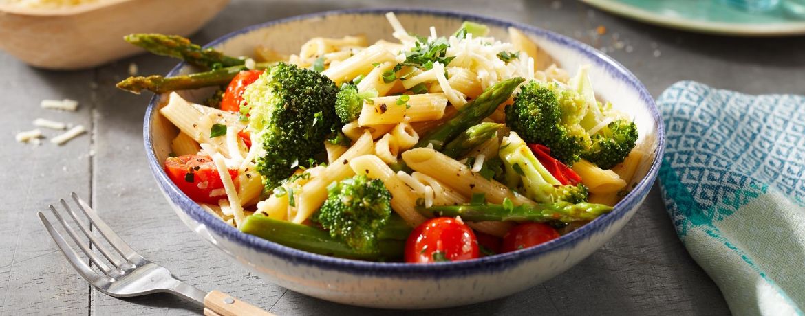 Penne mit grünem Spargel und Cherrytomaten in Weißweinsoße für 4 Personen von lidl-kochen.de