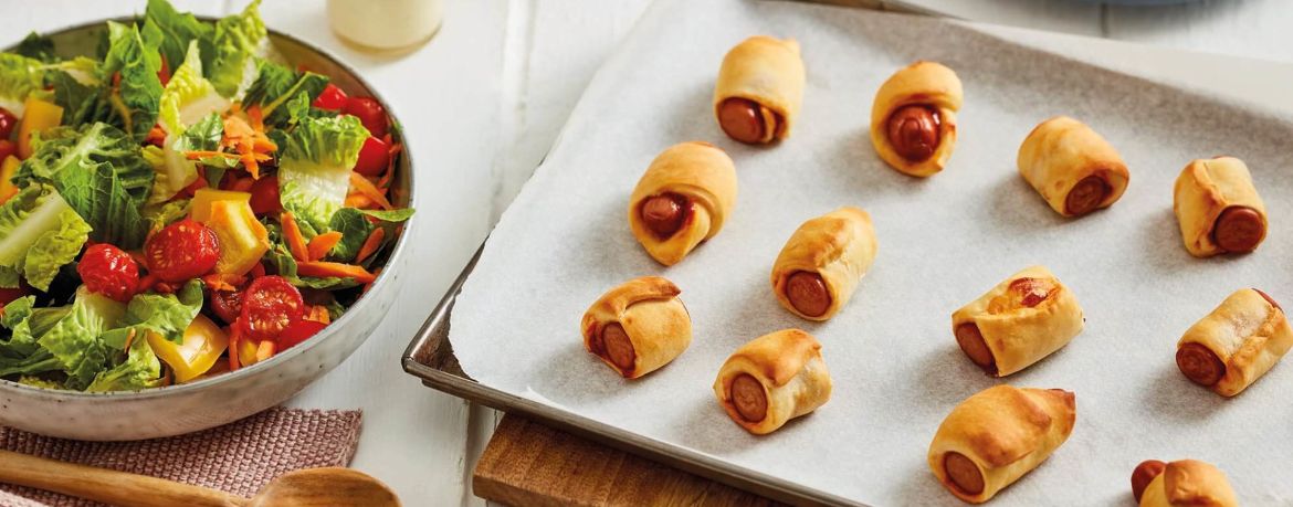 Miniwürstchen im Schlafrock mit buntem Salat für 4 Personen von lidl-kochen.de