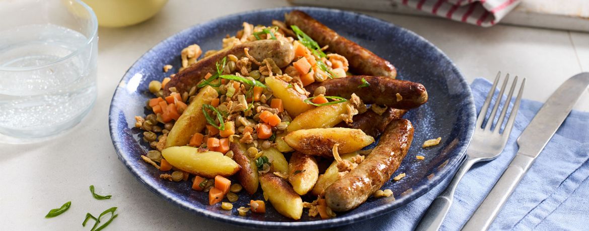 Rostbratwürstchen mit Schupfnudeln und lauwarmem Linsensalat für 4 Personen von lidl-kochen.de