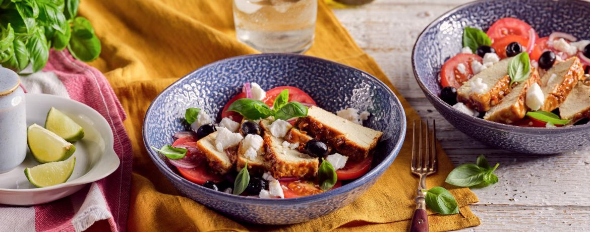 Gegrillte Tofusteaks in Paprikamarinade auf mediterranem Tomatensalat für 4 Personen von lidl-kochen.de