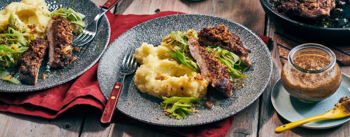 Schweinenackensteaks mit Röstzwiebelkruste und Kartoffel-Apfel-Püree für 4 Personen von lidl-kochen.de