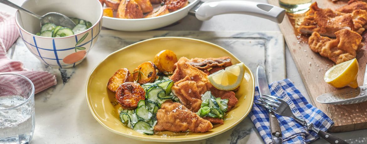 Krosses Parmesan-Schnitzel mit Honig-Kartoffeln und Gurkensalat für 4 Personen von lidl-kochen.de