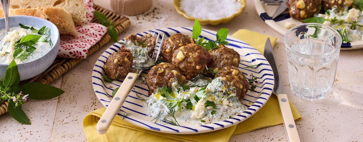 Hackbällchen aus der Heißluftfritteuse mit Feta und Kräuterdip für 4 Personen von lidl-kochen.de