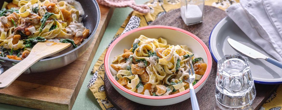 Tagliatelle mit Spinat und veganen Chunks Chicken Style für 4 Personen von lidl-kochen.de