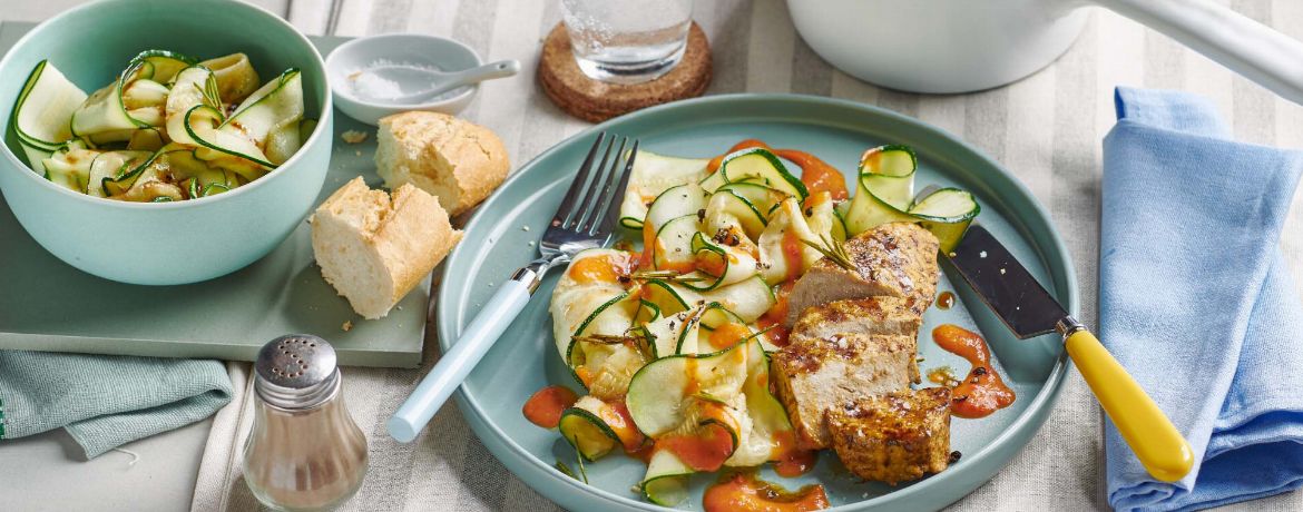 Vegane Steaks nach Hähnchenart mit Paprikasoße und Zucchini-Gemüse für 4 Personen von lidl-kochen.de