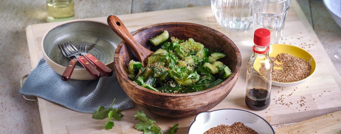 Smashed Gurkensalat mit Sesam und Koriander für 4 Personen von lidl-kochen.de