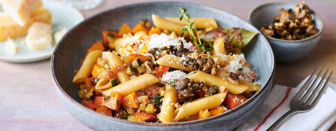 Penne mit Hokkaidokürbis, Parmesan und gerösteten Kürbiskernen für 3 Personen von lidl-kochen.de