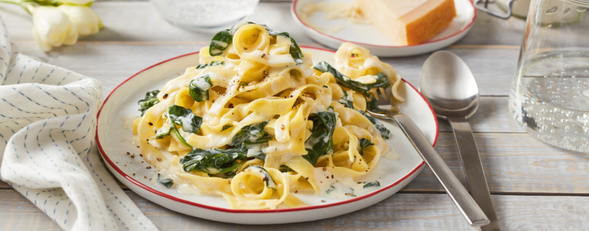 Tagliatelle mit Spinat-Frischcreme-Sauce für 4 Personen von lidl-kochen.de