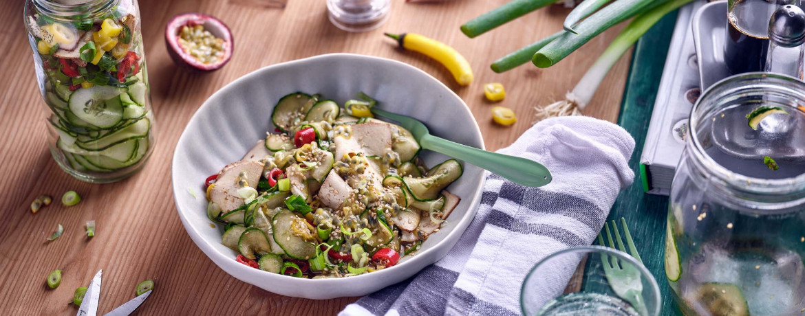 Geschüttelter schneller Gurkensalat mit Passionsfrucht und Räuchertofu für 4 Personen von lidl-kochen.de