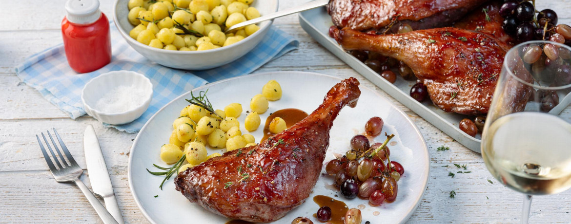 Glasierte Gänsekeulen mit gerösteten Mini Gnocchi für 4 Personen von lidl-kochen.de