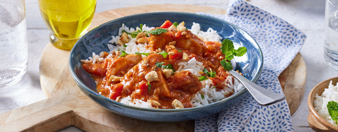 Rotes Hähnchen-Thai-Curry mit Kokosnussmilch, Basmatireis und gerösteten Cashewkernen für 3 Personen von lidl-kochen.de