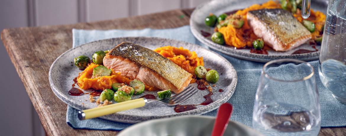 Kürbispüree mit Rosenkohl und mariniertem Lachs für 4 Personen von lidl-kochen.de