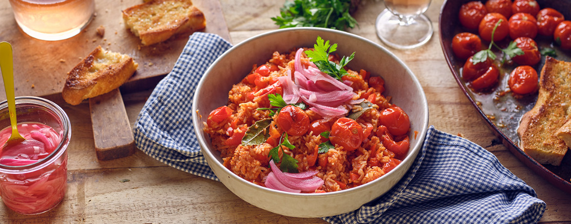 Arroz de Tomate - Tomatenreis mit eingelegten Zwiebeln und Knoblauchbrot für 4 Personen von lidl-kochen.de