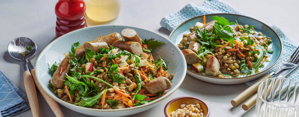 Apfel-Karotten-Linsensalat mit Rucola und veganer Bratwurst für 4 Personen von lidl-kochen.de