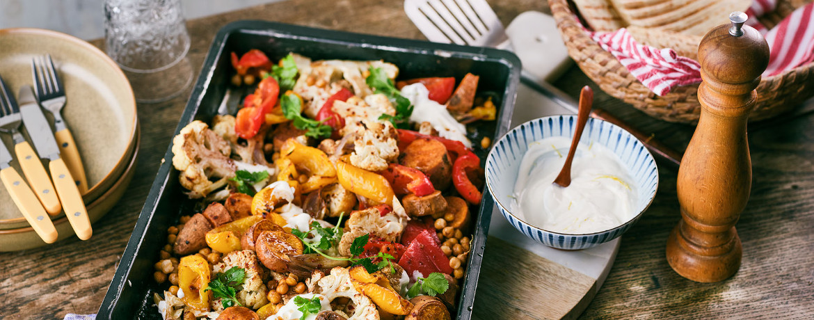 Orientalisches One-Tray-Gemüse mit Joghurt-Dip für 4 Personen von lidl-kochen.de