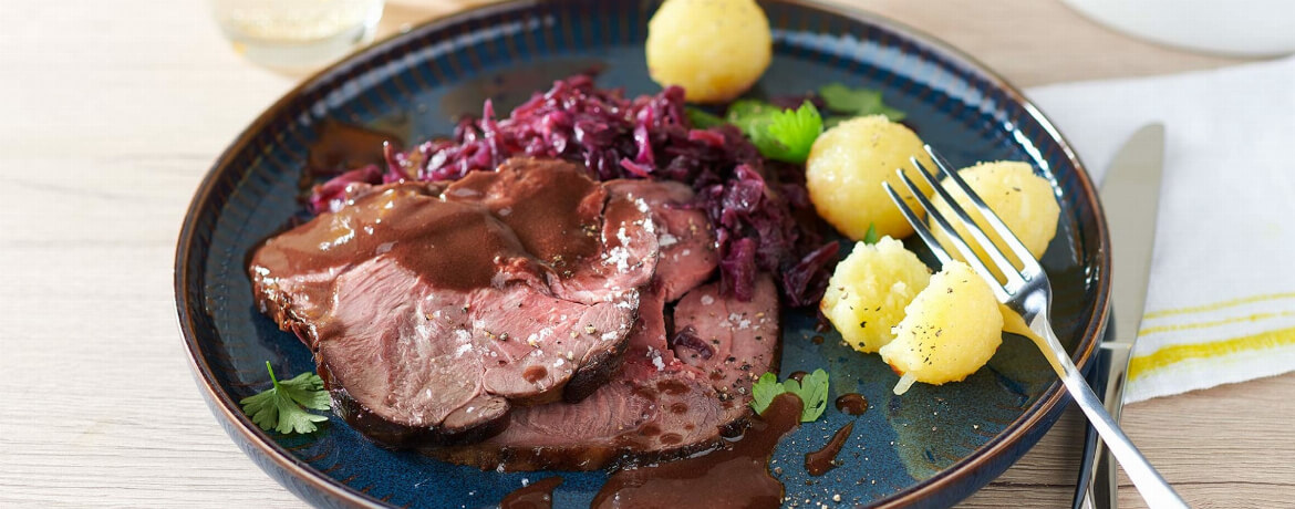 Rehrollbraten mit Rotkohl