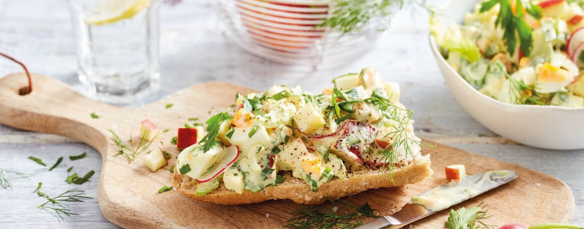 Fotografie of Eiersalat mit Apfel und Kräutern