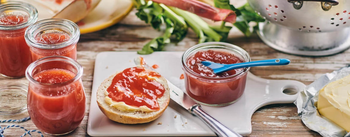 Erdbeer Rharbarber Marmelade Mit Einem Leichten Ha — Rezepte Suchen