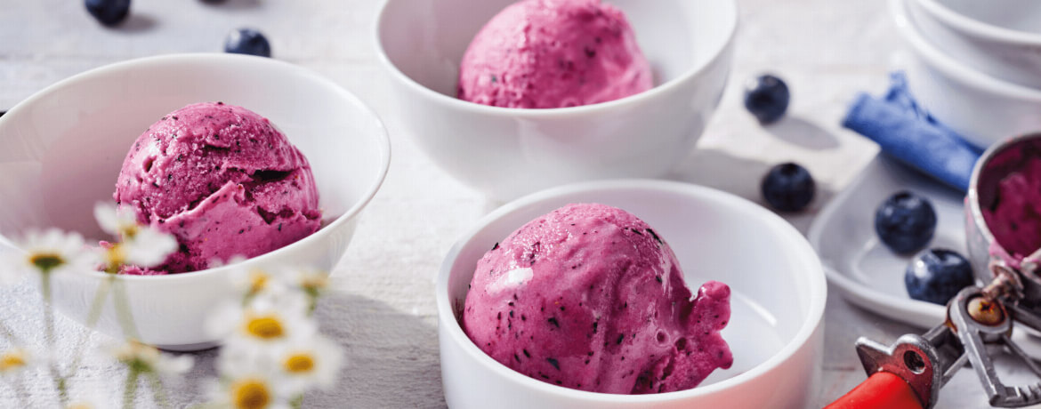 Bananen-Kokos-Eis mit Heidelbeeren - Rezept | LIDL Kochen