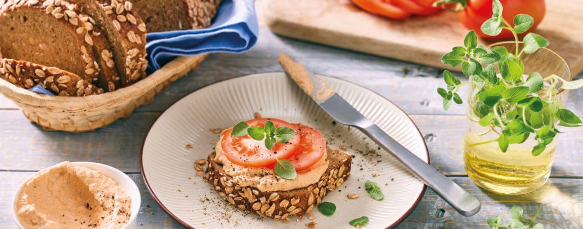 Brot mit Auberginen-Aufstrich - Rezept | LIDL Kochen