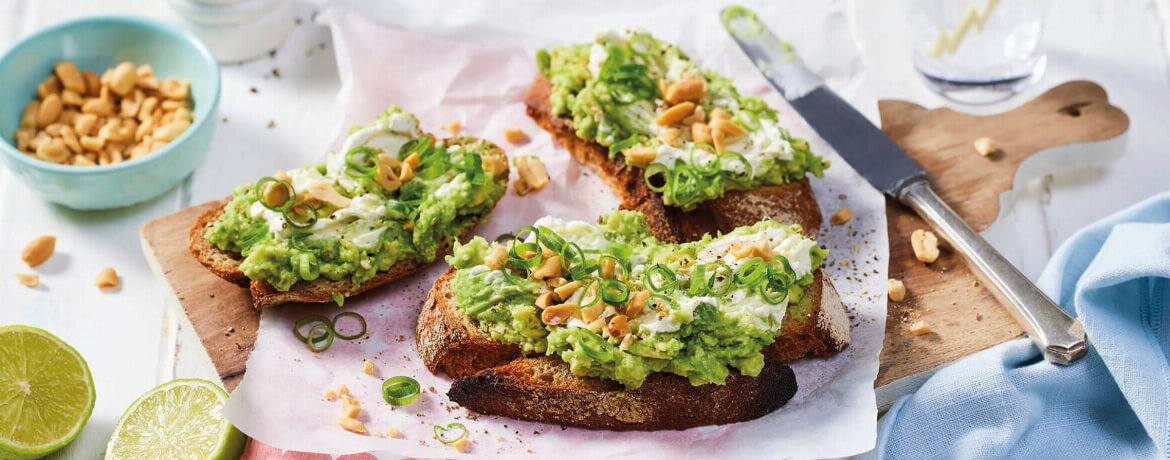 Avocado-Frischkäse-Brot mit Erdnüssen - Rezept | LIDL Kochen