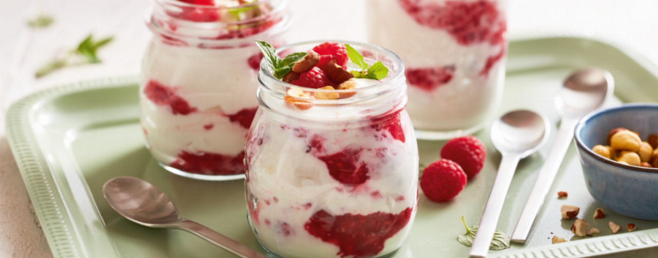 Quarkspeise mit Himbeeren und Haselnüssen - Rezept | LIDL Kochen