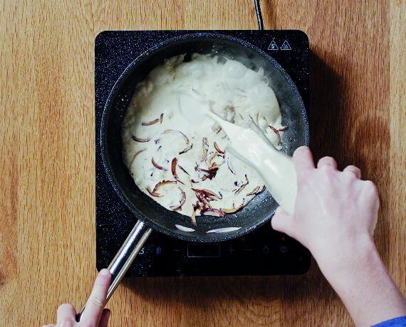 Dies ist Schritt Nr. 2 der Anleitung, wie man das Rezept Tagliatelle mit Spinat und Hähnchen zubereitet.